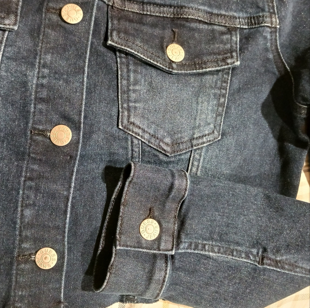 Guess Martha Cropped Denim Jacket Retro Script Logo Raw Hem - Picture 4 of 8